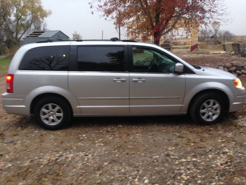 2010 Chrysler Town and Country Van Touring Edition