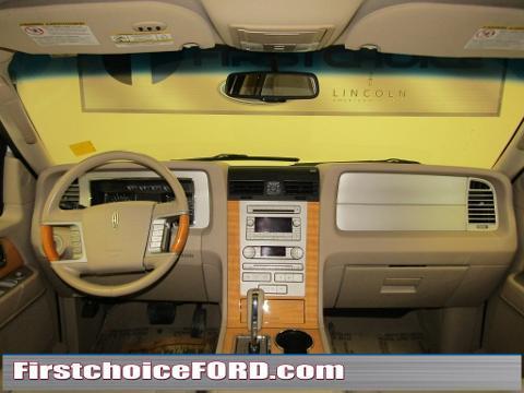 2007 Lincoln Navigator 4 Door SUV, 1