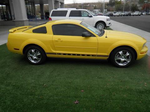 2005 Ford Mustang 2 Door Coupe, 1