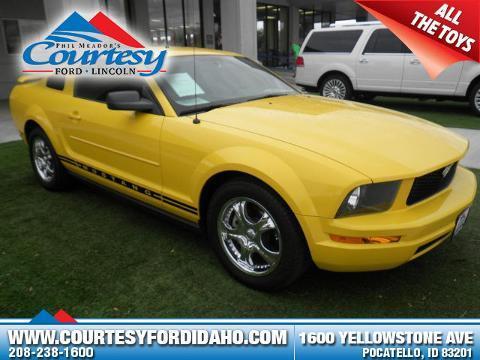 2005 Ford Mustang 2 Door Coupe, 0