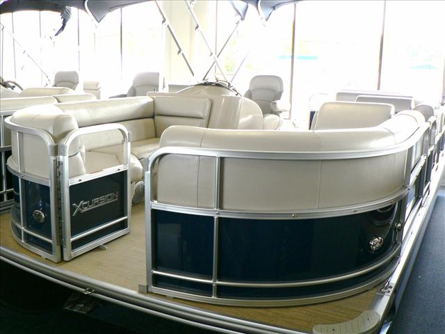 2016 Xcursion Luxury Pontoon Boats 222 Cruise