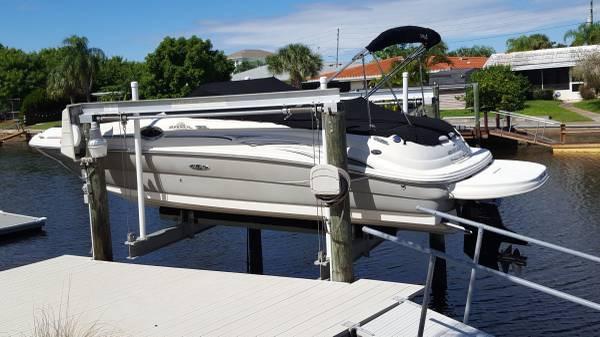 2005 Sea Ray 240 Sundeck