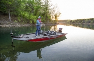 2016 Crestliner VT17 POLY