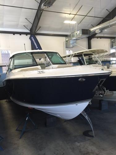 2016 Pursuit DC 325 Dual Console