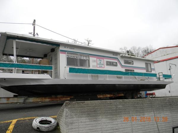 1982 JAMESTOWNER 14 x 57 Houseboat