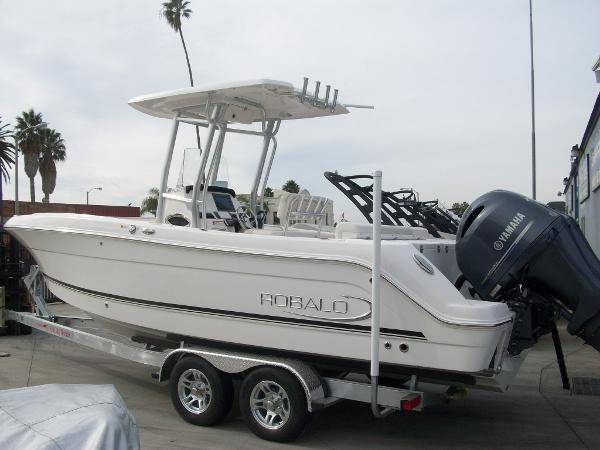 2016 ROBALO R242 Center Console