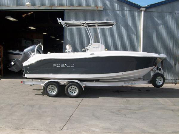 2016 Robalo R200 Center Console