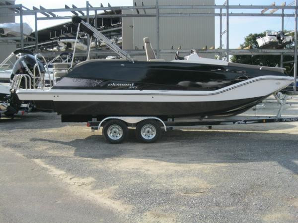 2016 Bayliner Element XR7