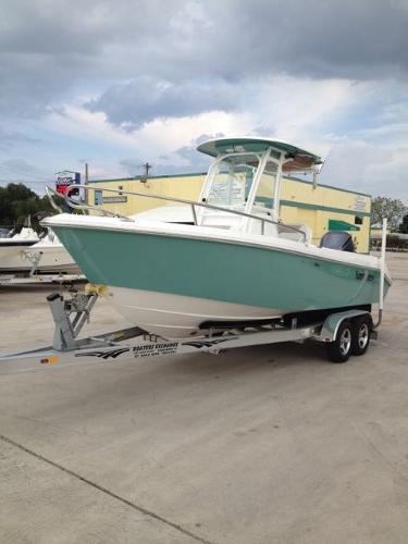 2015 Everglades 230 Center Console