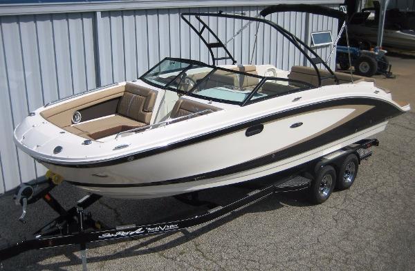 2016 Sea Ray 270 Sundeck