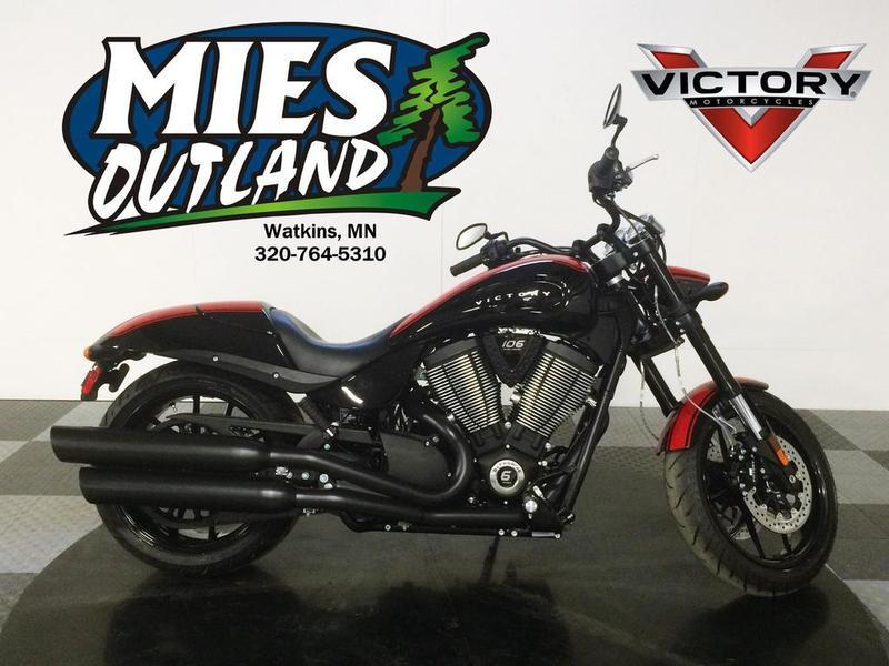 2016 Victory Hammer S Black w/Red Racing Stripes