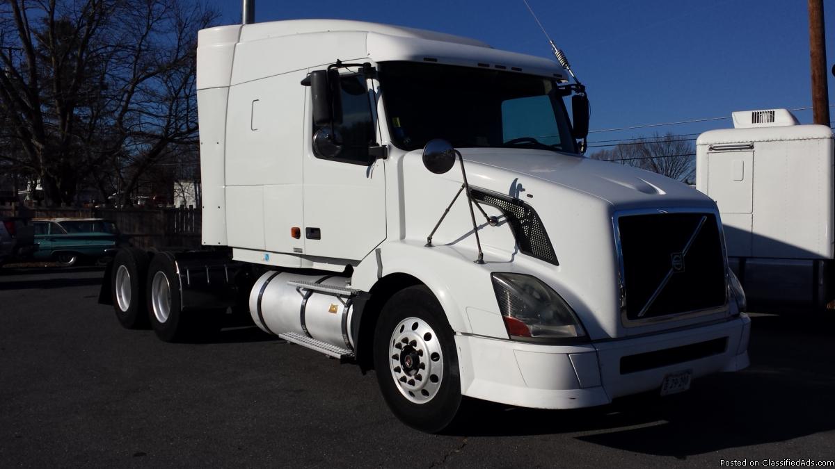 2007 Volvo VNL Road Tractor