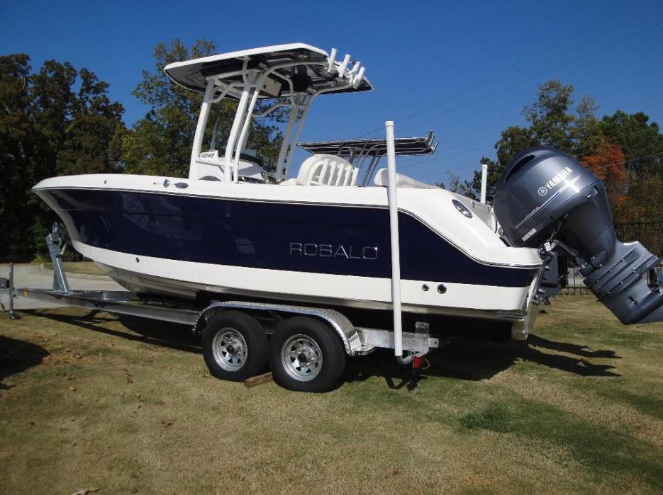 2017 Robalo 242 Center Console