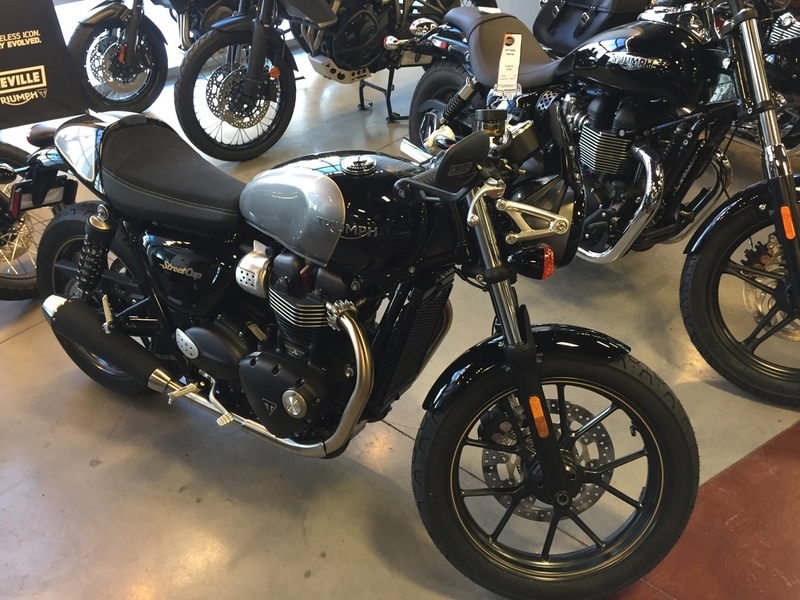 2017 Triumph Street Cup Jet Black/Silver Ice