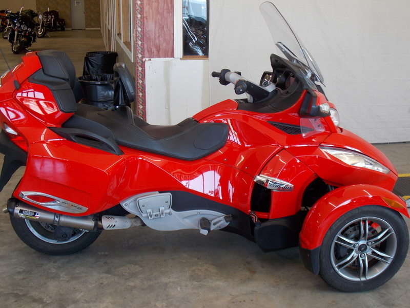 2012 Can-Am Spyder RT Audio and Convenience