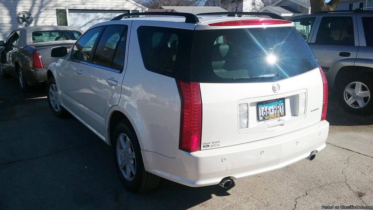 CADILLAC SRX 2004 BRAND NEW TIRES, GREAT RUNNER, WELL MAINTAINED.
