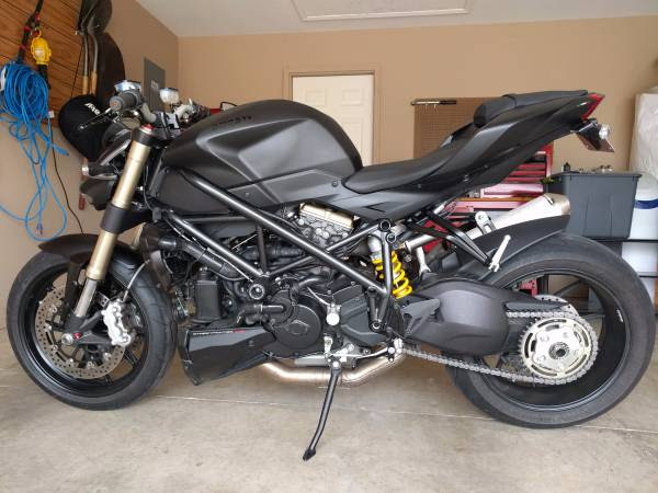 2012 Ducati STREETFIGHTER 848