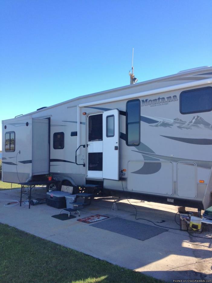 2011 Montana fifth wheel