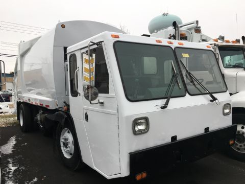 2005 Crane Carrier Low Entry  Garbage Truck