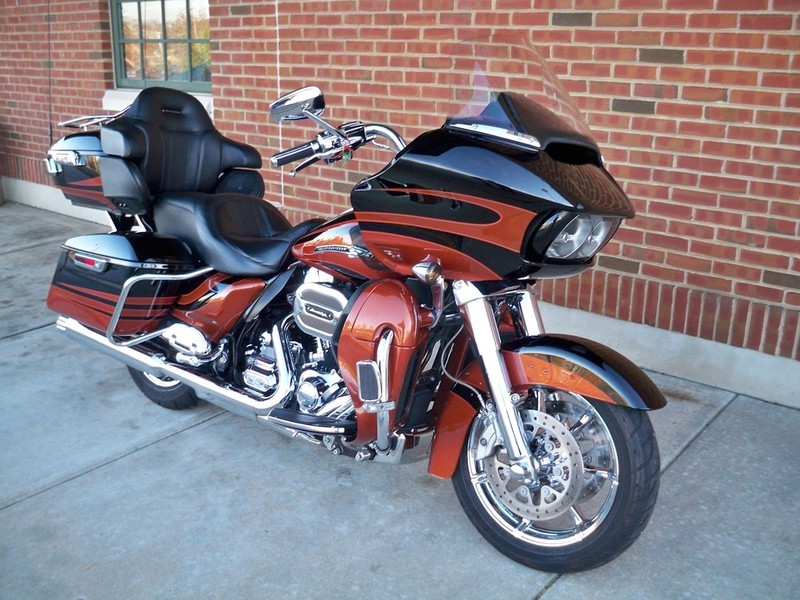 2015 Harley-Davidson FLTRUSE - CVO Road Glide Ultra