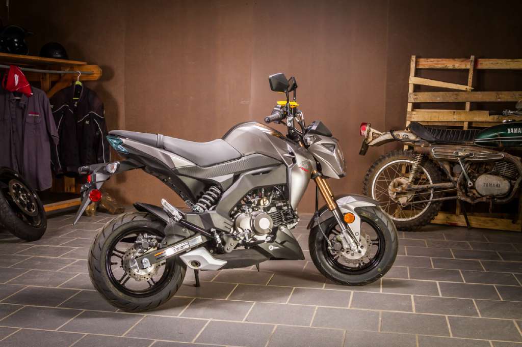 2017 Kawasaki Z125 PRO Metallic Graphite Gray