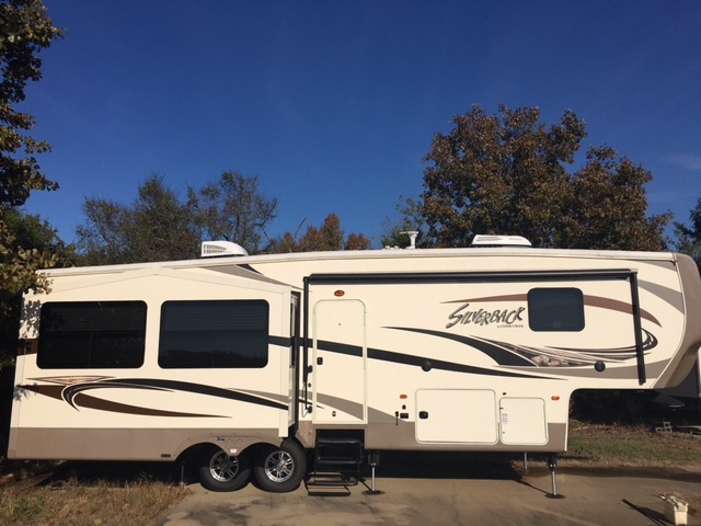 2015 Forest River CEDAR CREEK SILVERBACK 29IK