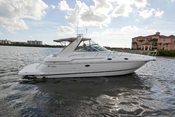 2002 Cruisers Yachts 3870 Express