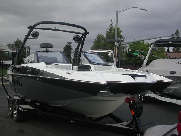 2017 Malibu Wakesetter 22 MXZ