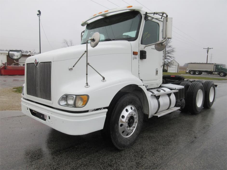 2009 International 9200i  Conventional - Day Cab