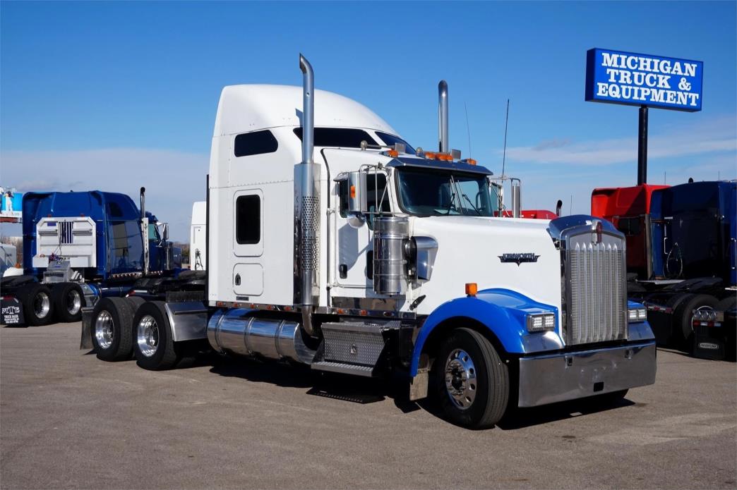 2007 Kenworth W900  Conventional - Sleeper Truck