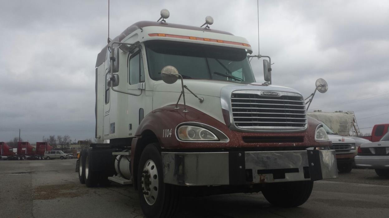 2003 Freightliner Columbia  Conventional - Sleeper Truck