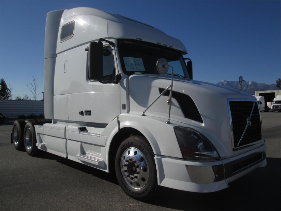 2014 Volvo Vnm64t670  Conventional - Sleeper Truck