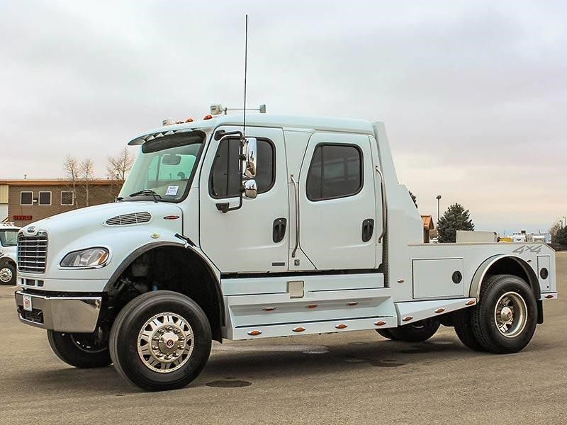 2009 Freightliner Business Class M2 106  Hauler