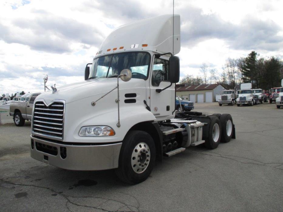 2011 Mack Cxu613  Conventional - Sleeper Truck