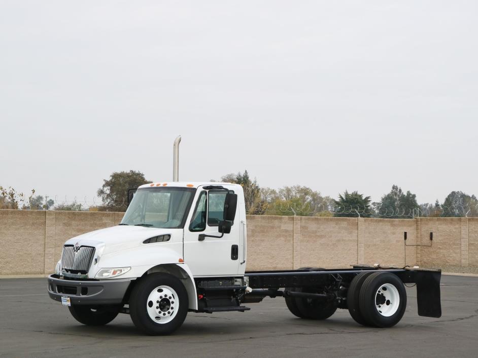 2006 International 4200  Cab Chassis