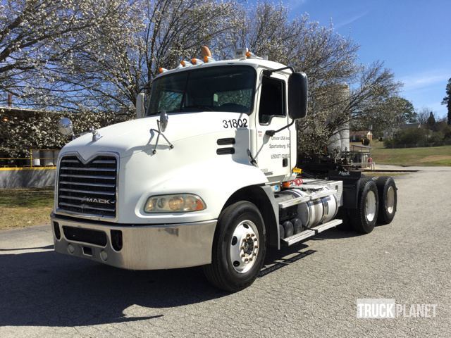 2008 Mack Cxu613  Conventional - Day Cab