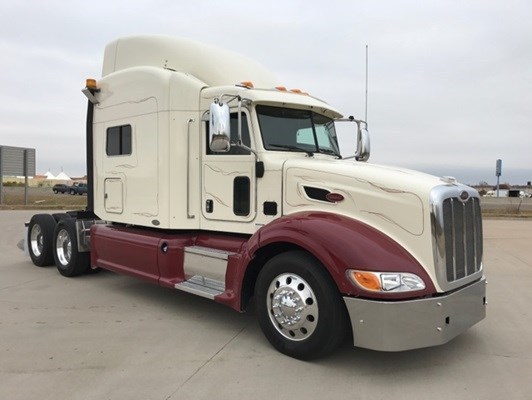 2011 Peterbilt 386  Conventional - Day Cab