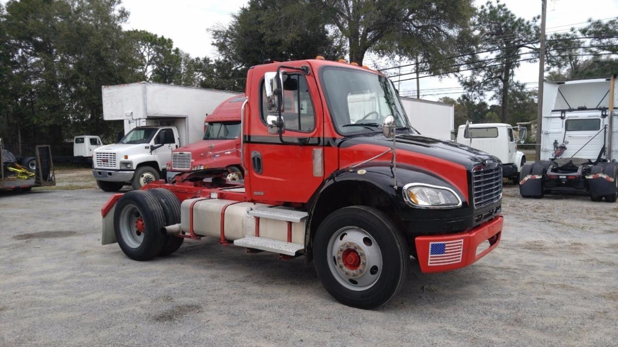 2005 Freightliner Business Class M2  Conventional - Day Cab