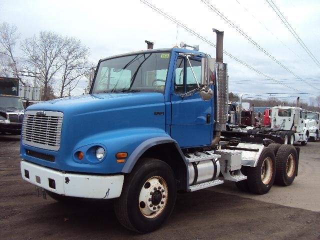 2004 Freightliner Fl112  Conventional - Day Cab