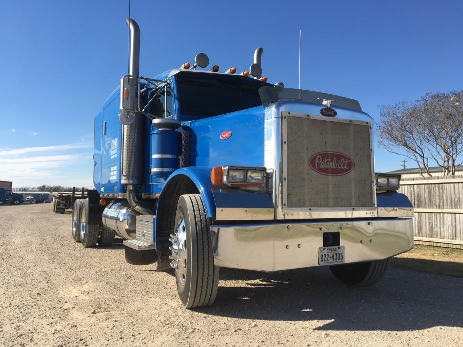 2003 Peterbilt 379  Conventional - Sleeper Truck