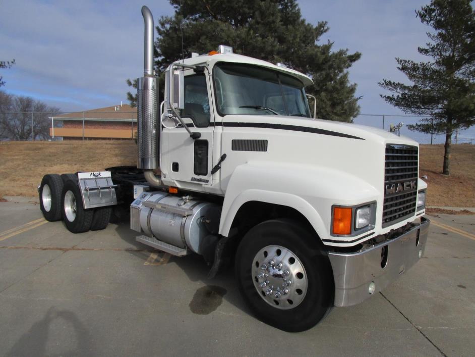 2006 Mack Chn613  Conventional - Day Cab