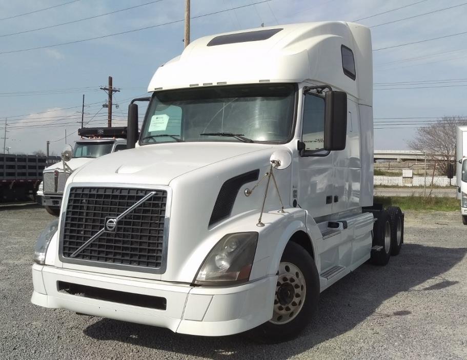 2012 Volvo Vnl  Conventional - Sleeper Truck