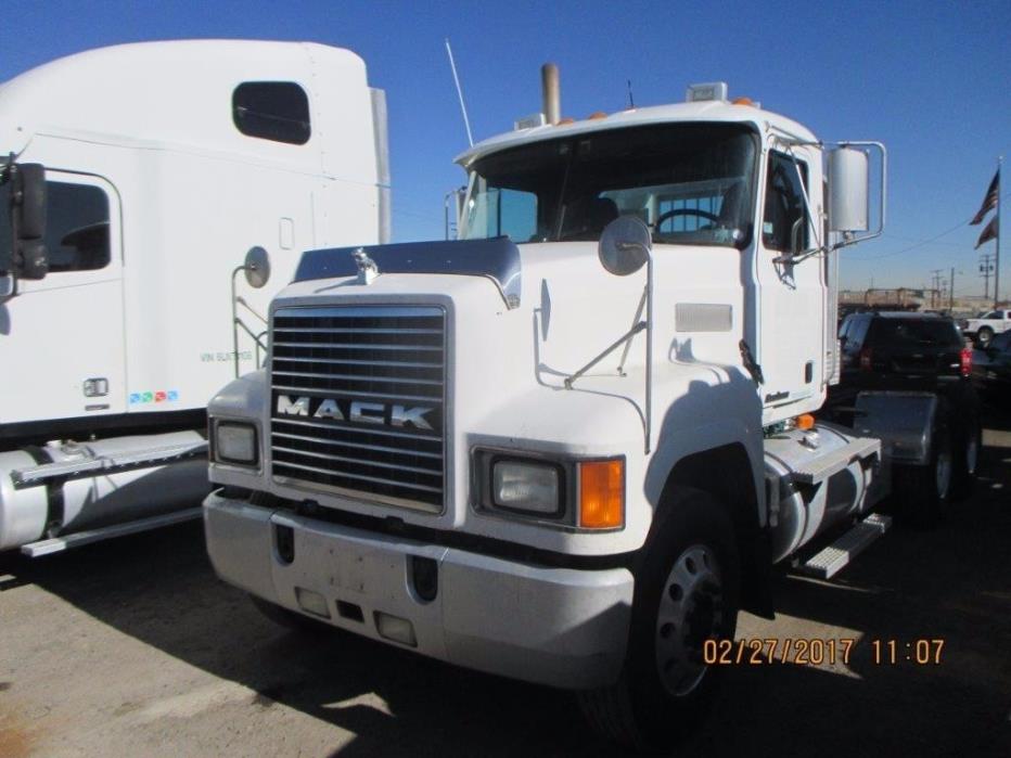 1999 Mack Ch613  Conventional - Day Cab