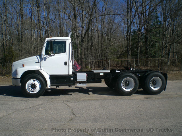 2004 Freightliner Fl80  Conventional - Day Cab