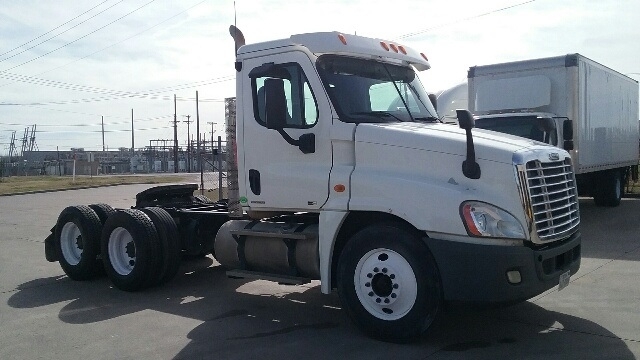 2010 Freightliner Cascadia  Conventional - Day Cab