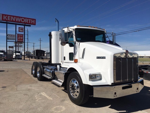 2014 Kenworth T800  Conventional - Day Cab