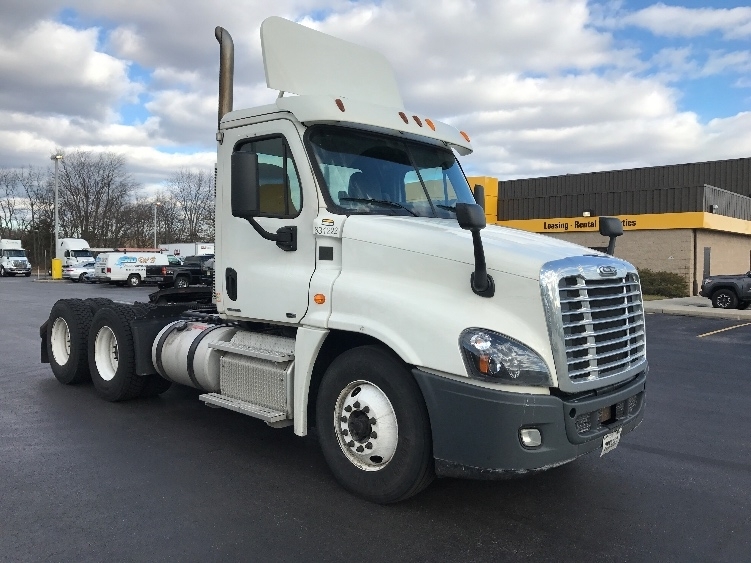 2012 Freightliner Cascadia  Conventional - Day Cab