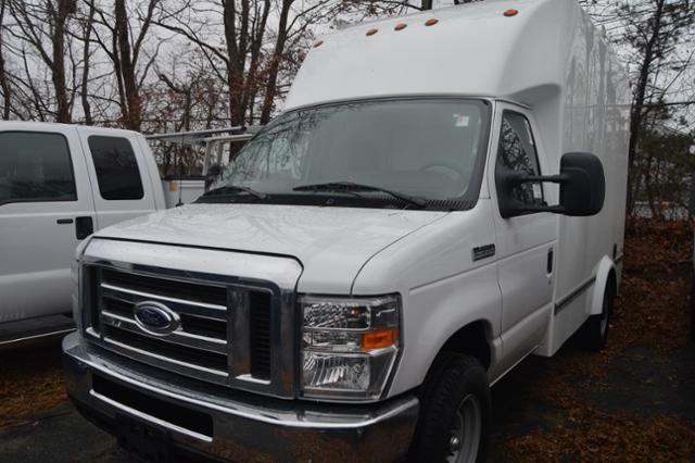 2017 Ford E-350 Cutaway  Cutaway-Cube Van