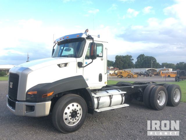 2013 Cat Ct660s  Cab Chassis