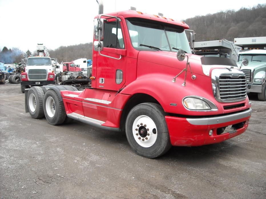 2004 Freightliner Columbia  Conventional - Day Cab